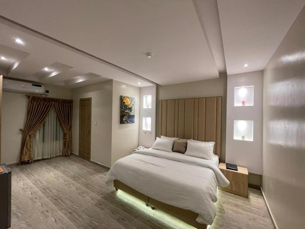 God'S Touch Apartments Signature Lagos Buitenkant foto
